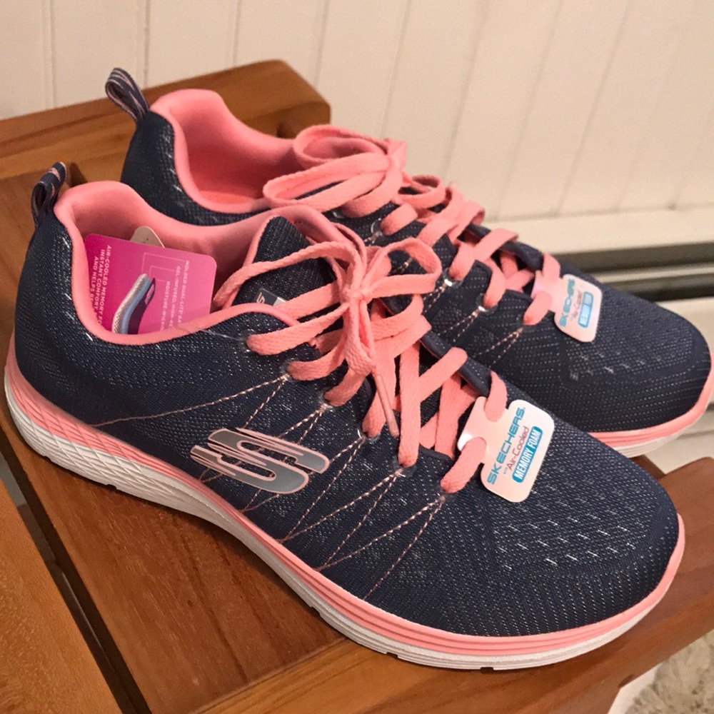 New Skechers pink sneakers♥️
